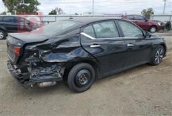 نيسان ألتيما